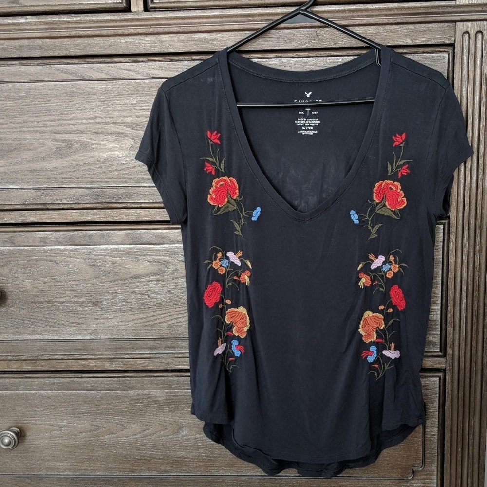 American Eagle favorite T embroidered